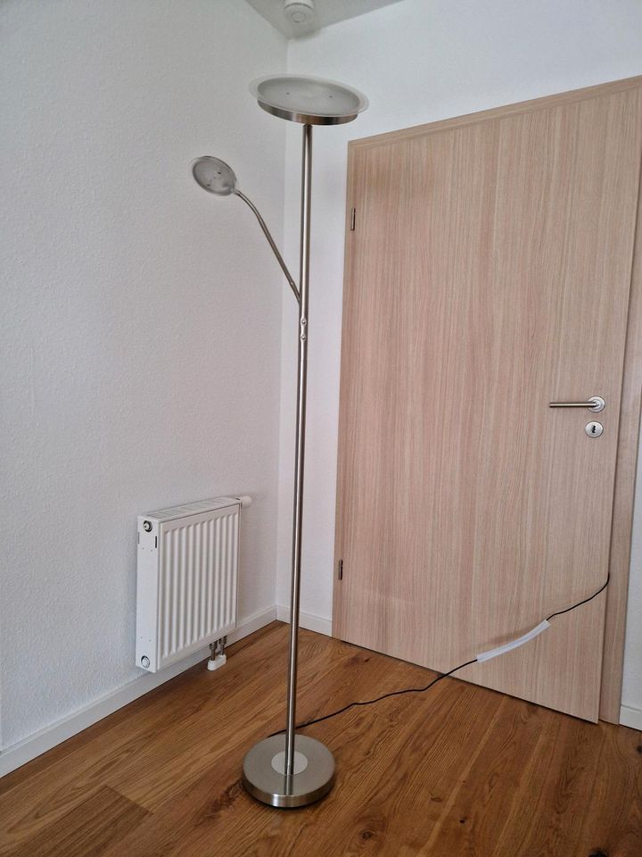 Stehlampe LED dimmbar inkl. Leselampe in Uetze