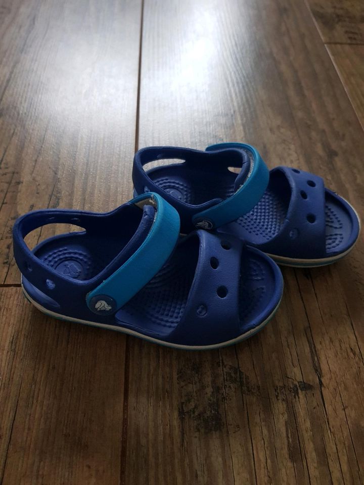 Crocs Badelatschen Sandalen Gr 22/23 C6 in Leutenbach