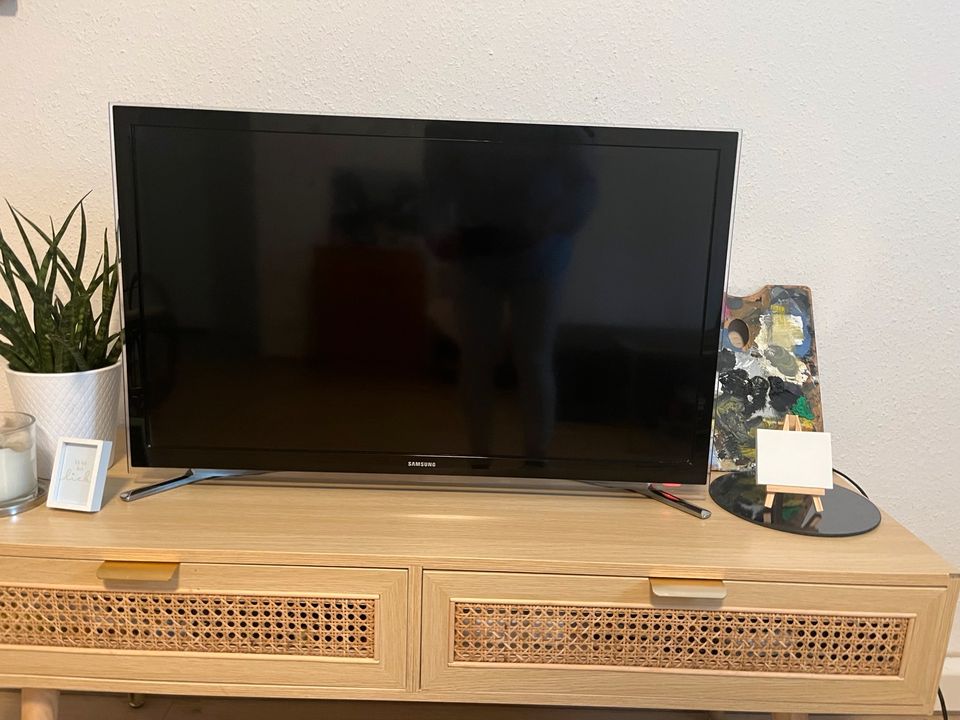 Samsung Smart TV 32 Inch (82 cm) in Essen