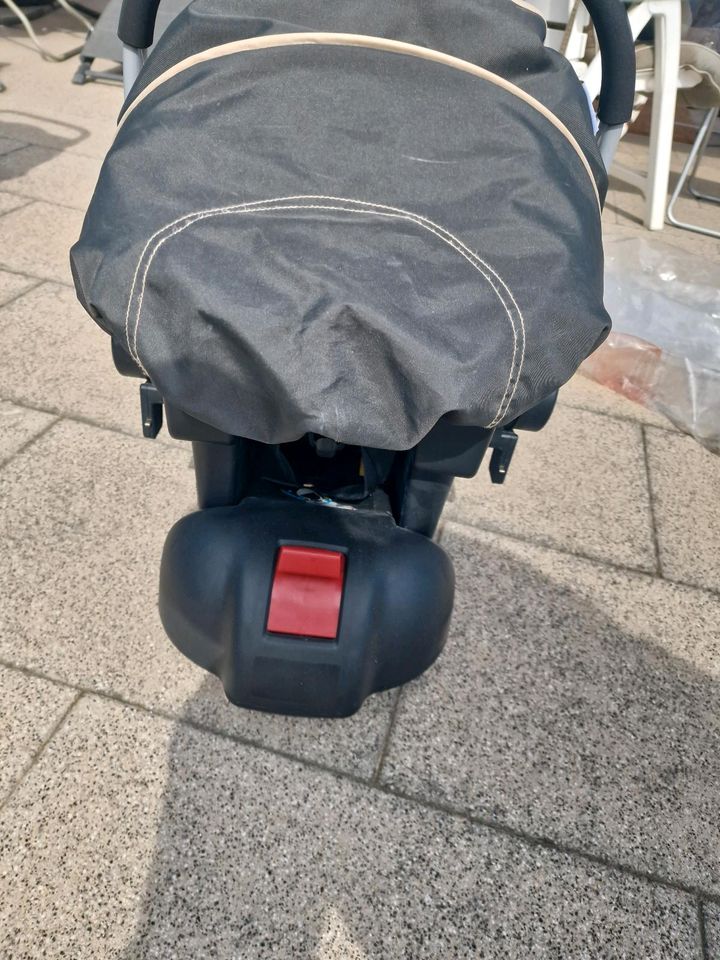 Babys Autositz maxicosi mit isofix für das Auto in Herbolzheim