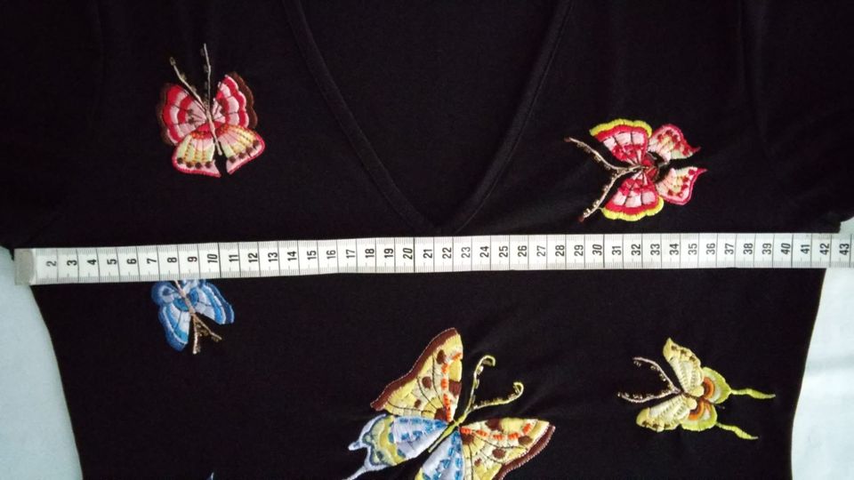 Shirt Blusenshirt mit Stickerei Schmetterlinge in Winnenden