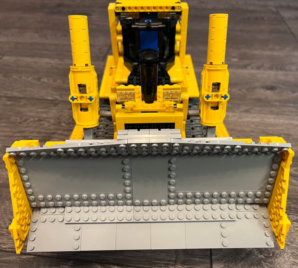 Lego Technic 8275 Bulldozer neuwertig mit OVP in Velbert
