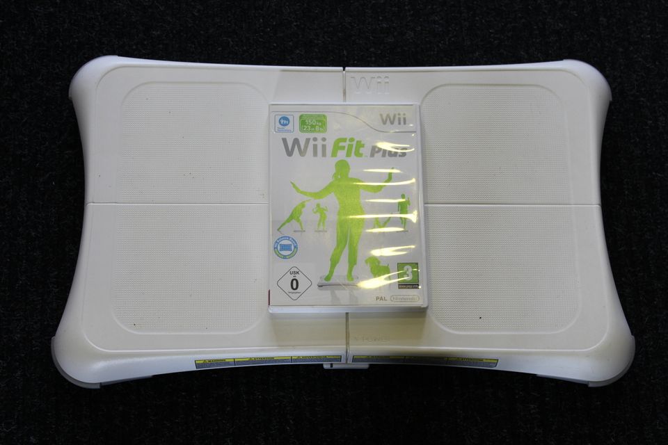 Nintendo Wii Balance Board + Wii Fit Plus Spiel in Hannover