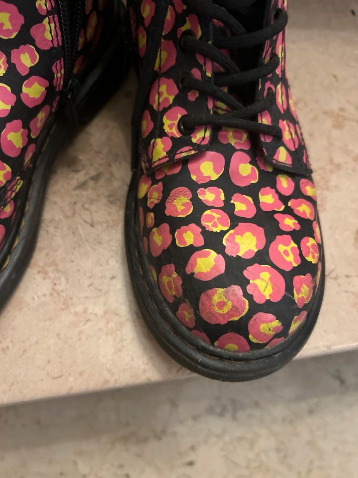 Doc Martens 34 Blumenmuster pink in Illingen