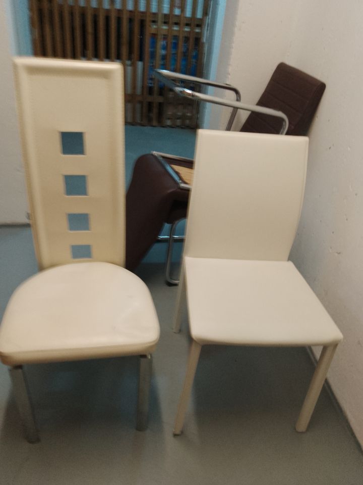 4 X bequem und stabile Stühle mit Metallgestell in Nürnberg (Mittelfr)