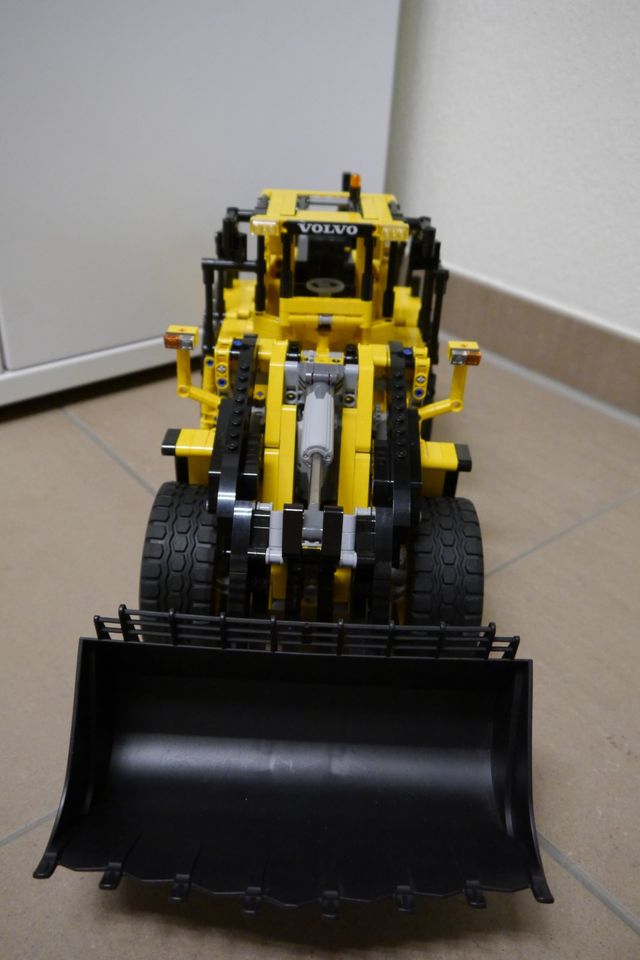 Lego Technic 42030 Volvo L350F Radlader in Krefeld