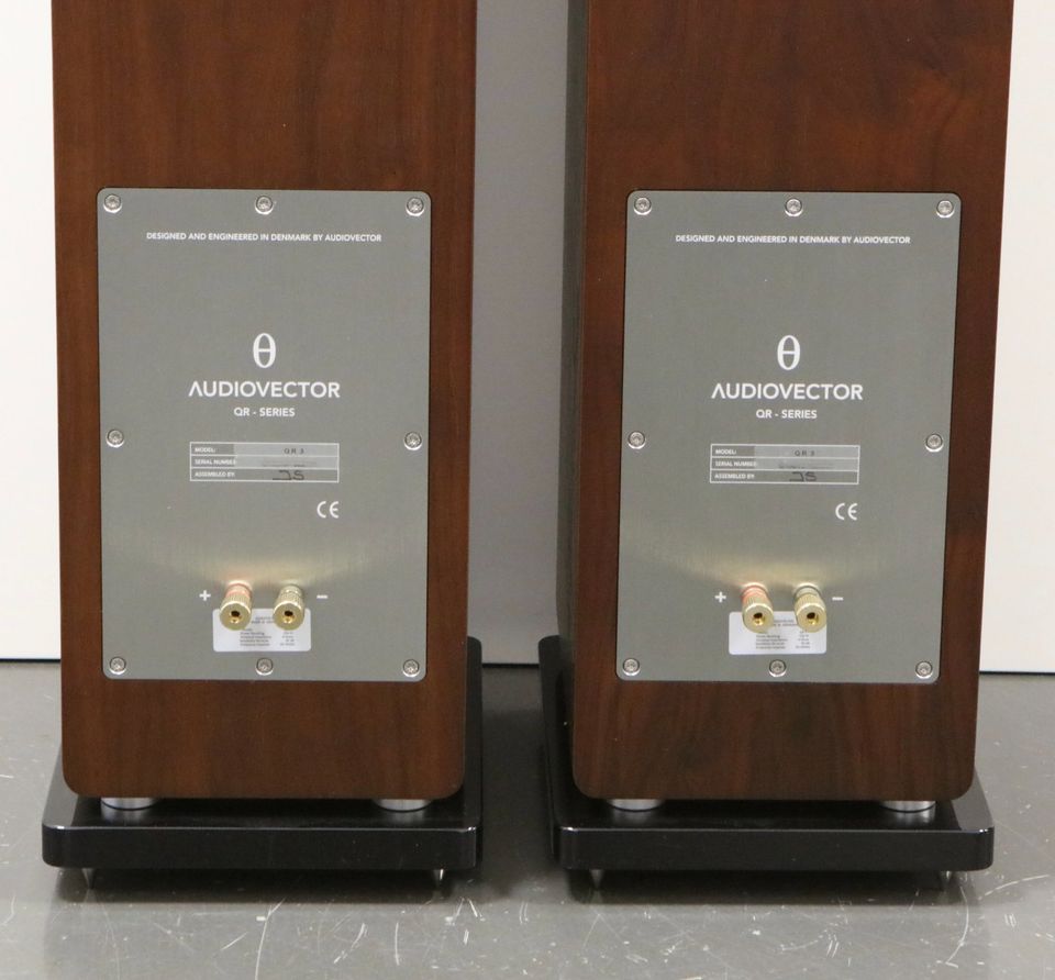 Audiovector QR3 darc walnut High-End Standlautsprecher in Pforzheim