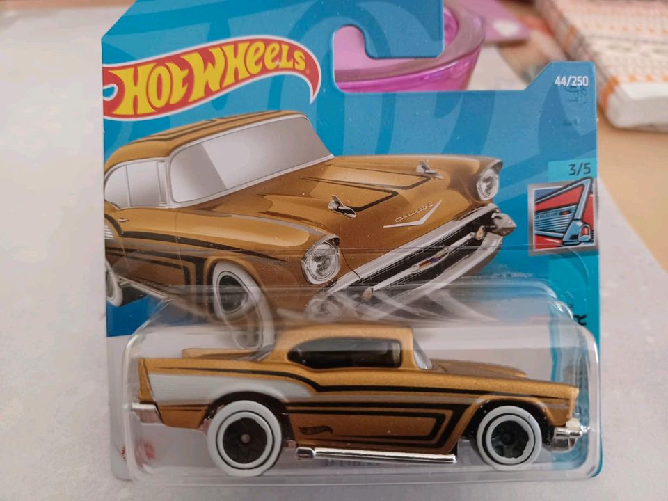 HOT WHEELS '76 GREENWOOD CORVETTE & '57 CHEVY in Dettelbach