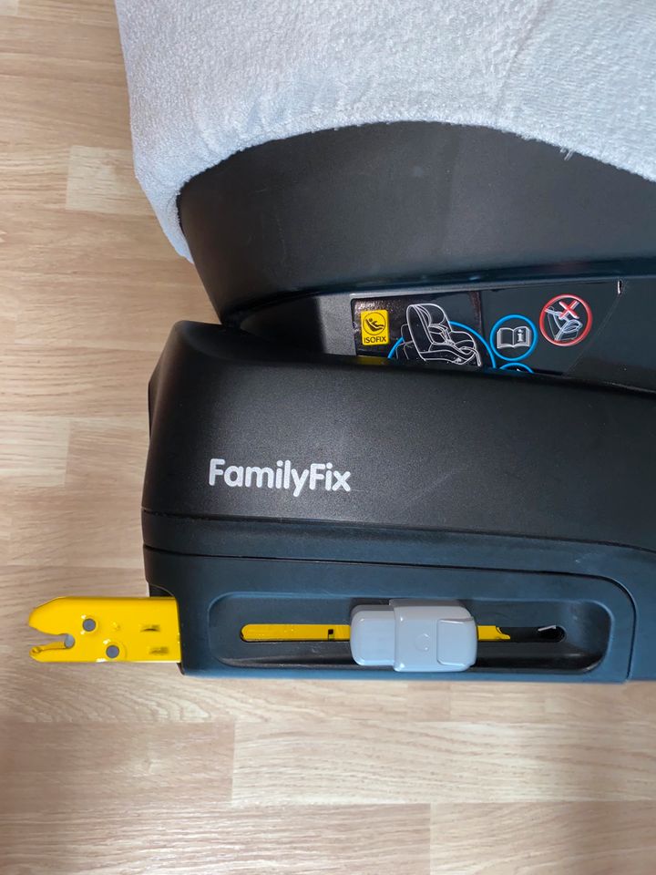 Maxi Cosi Pearl Isofix (FamilyFix) in Dohna