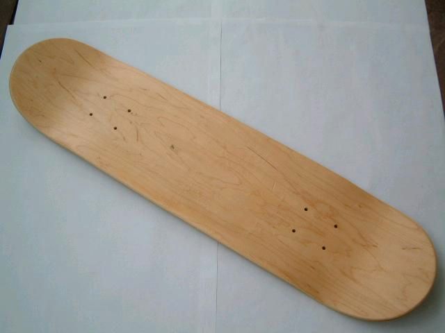 Skateboard-Deck mit eingebranntem Logo in Eschborn