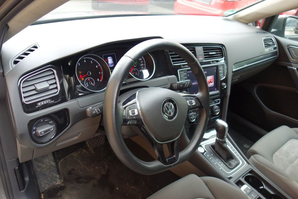 Vw Golf 7 Radio Navi Navigationsystem DVD CD Rechner Baujahr 2014 in Mülheim (Ruhr)