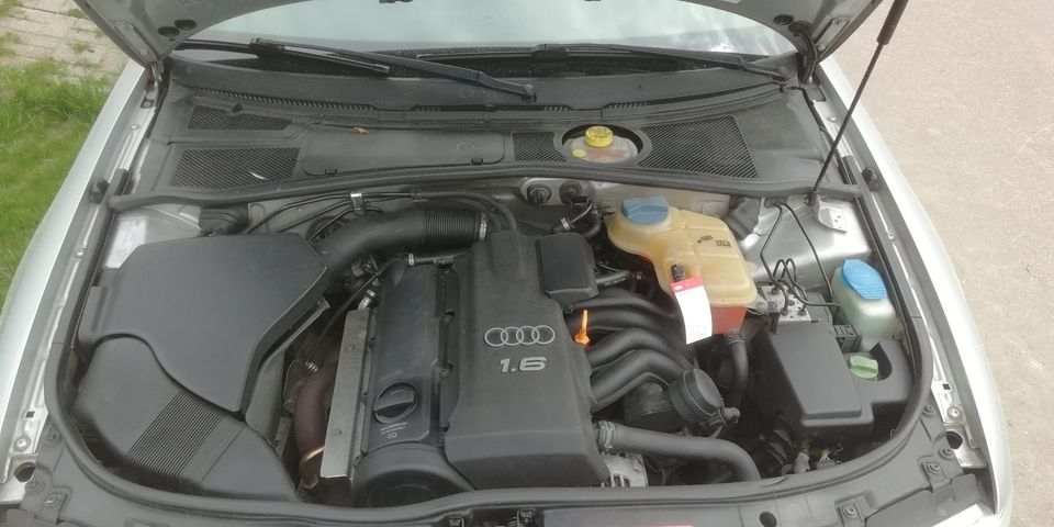 Audi A4 1.6  2001 in Bröckel