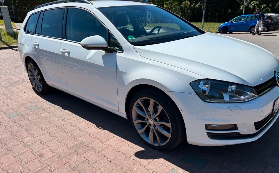 Volkswagen Golf 7 Variant TDI Bluemotion in Berlin