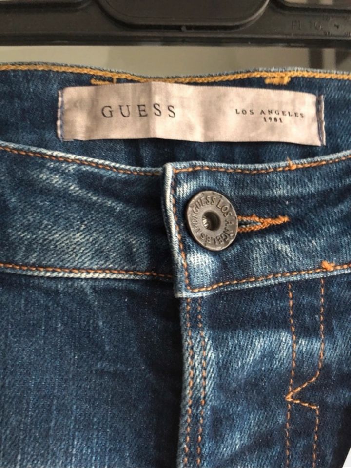 Org.Guess Jeans in gr.30 in Düsseldorf