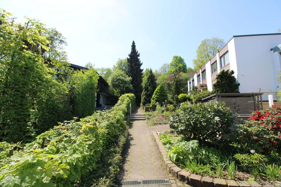 Im Musikerviertel: Begehrtes Reihenhaus im Bauhausstil mit Garage in Bielefeld