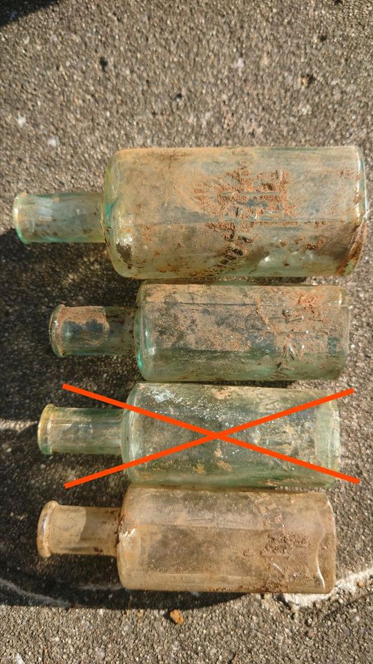 Antike Apothekerflaschen, ungereinigter Bodenfund in Kurort Oberwiesenthal