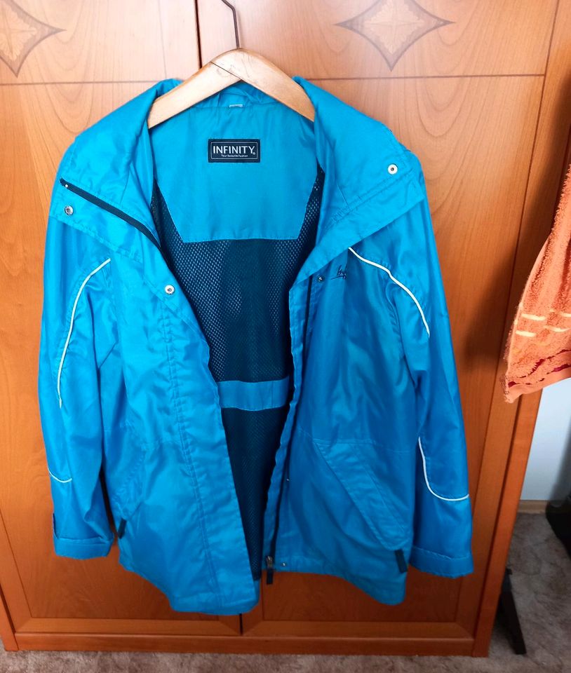 Regenjacke mit Kapuze gr,42 in Berlin