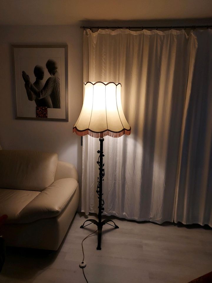 Stehlampe historisch vintage lampe handgeschmidet mit Rosen in Sindelfingen
