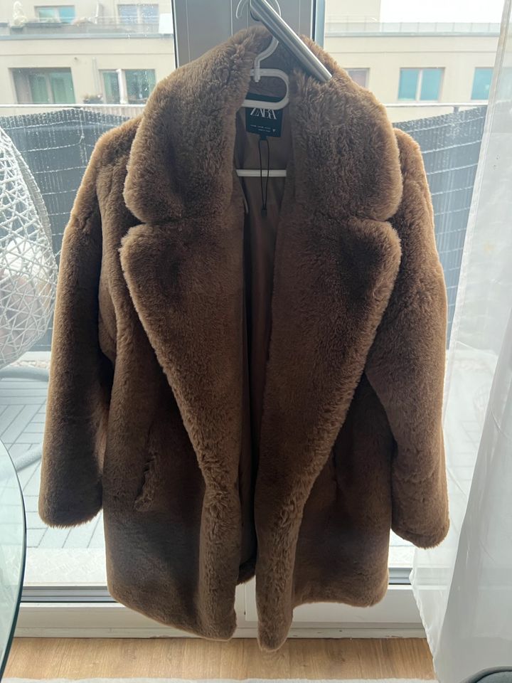 Zara Teddy Jacke Mantel Kurzmantel XL Braun in Berlin