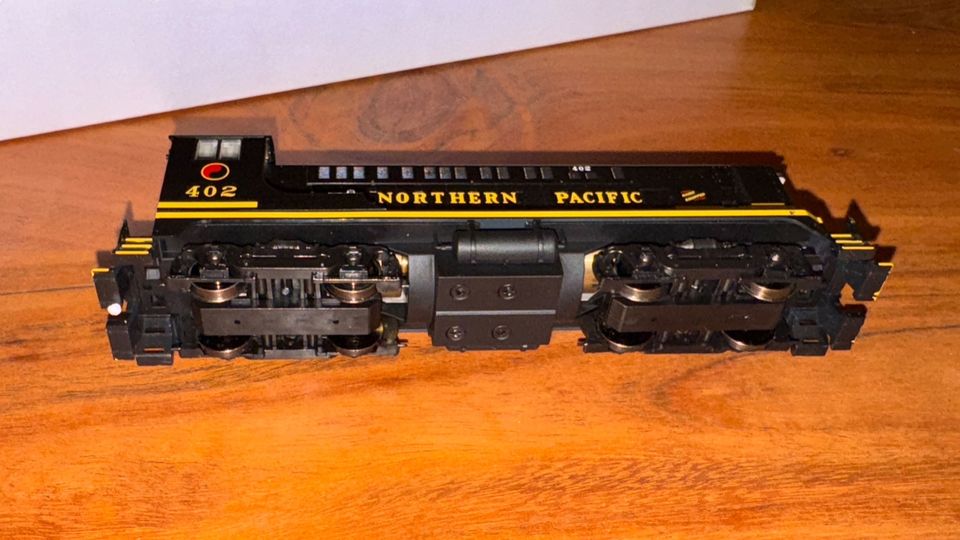 Northern Pacific Baldwin VO-1000 #402 Lok H0 Stewart Hobbies in Berlin