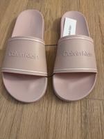 Org. Calvin Klein Damen Logo-Slippers Gr. 40 in Sepia Rosa - NEU Nordrhein-Westfalen - Neuss Vorschau