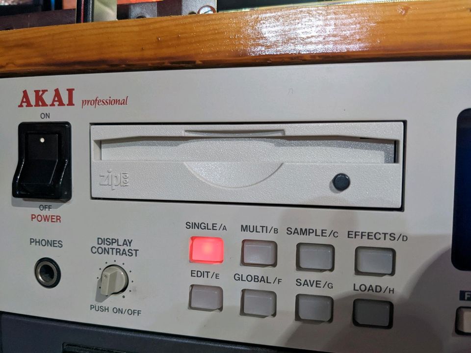 AKAI S3000 XL mit Zubehör in Sankt Augustin