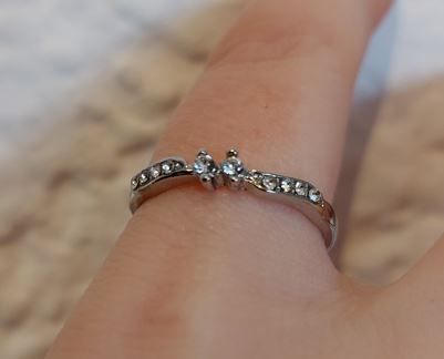 dünner Ring mit Glitzersteinen, Größe 50 (15,9 mm), neu in Obertraubling