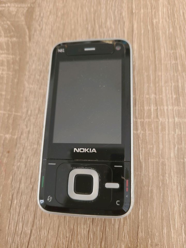 Nokia N Serie N81 in Treben