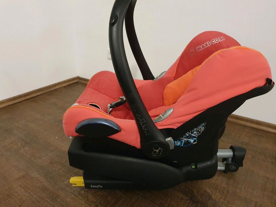 Maxi Cosi Babyschale Plus Isofix Station in Nauheim