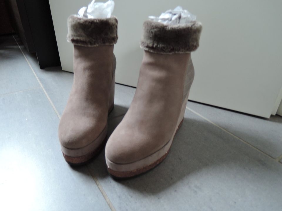 Guess Wildleder Stiefelette Keilabsatz Fell beige taupe glitzer in Rommerskirchen