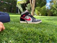 Nike Jordan 1 Mid SchwarzCollege Grau-Schwarz-Rot Damen Hessen - Bad Soden am Taunus Vorschau