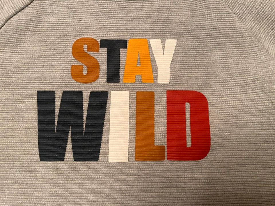 Topolino Sweatshirt Größe 122 cm Farbe Grau Stay Wild in Bad Schwalbach