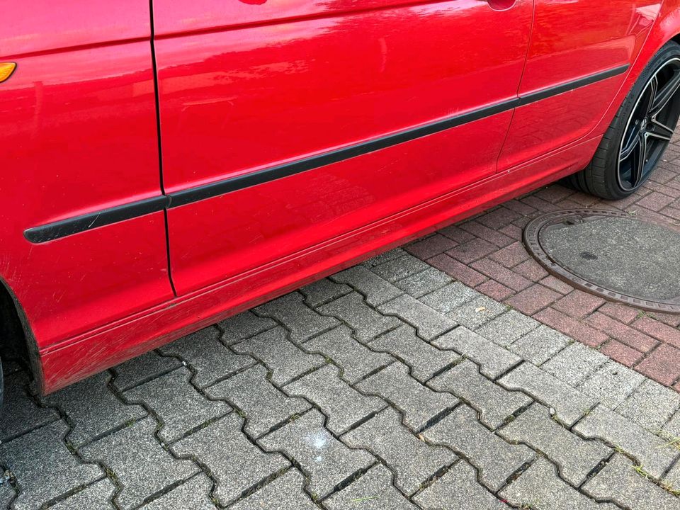 BMW E46 3er Seitenschweller Links und Rechts Rot in Kreuztal