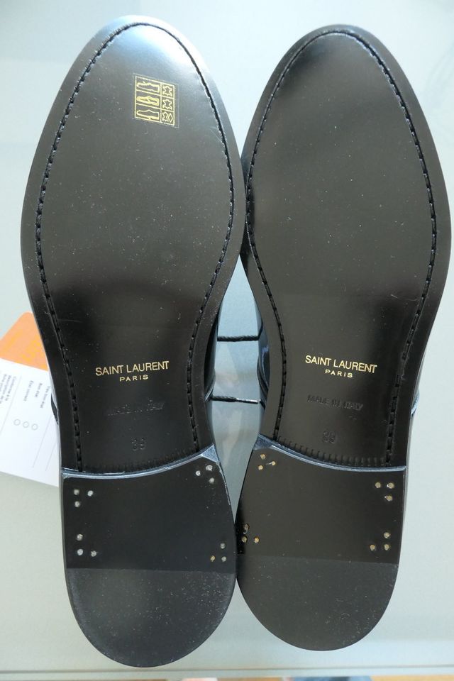 Saint Laurent schwarze Lacklederschuhe Gr. 39 NEU in Berlin