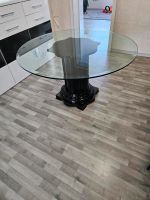 Großer Glas Tisch in schwarz Hochglanz. 1.29 m Durchmesser Nordrhein-Westfalen - Vettweiß Vorschau