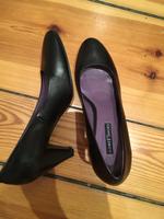 Schwarze Pumps von Görtz Shoes, Gr. 38 *wie neu* Berlin - Friedenau Vorschau