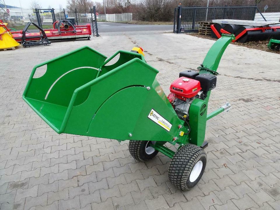 Agrifarm WOD7 15PS Benzin Motor Holzhäcksler Häcksler Schredder in  Sachsen-Anhalt - Osterweddingen | Gebrauchte Agrarfahrzeuge kaufen | eBay  Kleinanzeigen ist jetzt Kleinanzeigen