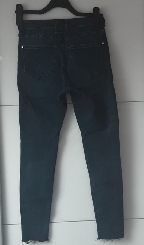 Damen Jeans dunkelblau Gr. 34 in Kipfenberg
