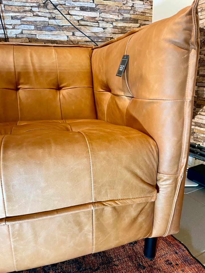 Vintage Kamelleder 3 er Couch Sahara Sofa Echt Leder Chesterfield Cognac braun Wohnzimmer Empfang Wartezimmer Kanzlei NEU in Schwalmtal