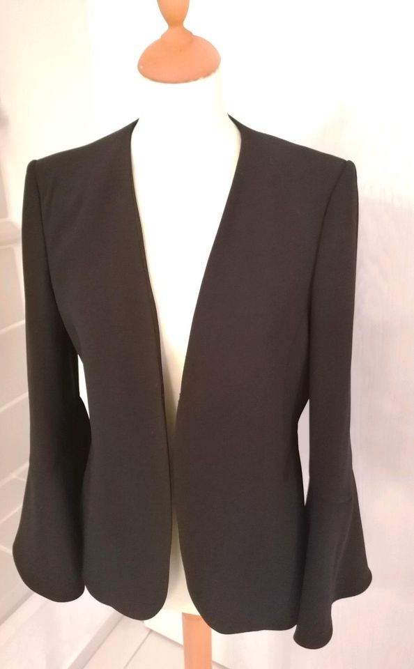 ZARA Blazer Jacke glockenärmel Gr. m wie neu schwarz Konfirmati in Münchberg