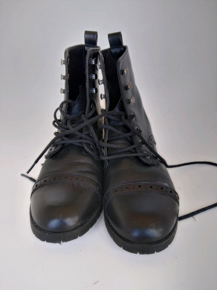 Schwarzer Schnürstiefel, 37, Stiefel, in Igling