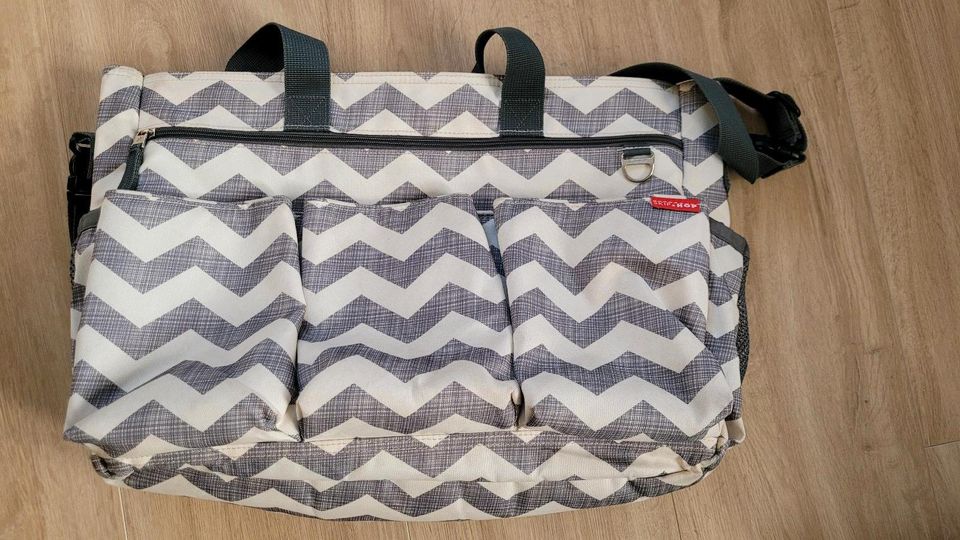 Große Skip Hop Wickeltasche Double Duo Signature in Hessen - Münzenberg |  eBay Kleinanzeigen ist jetzt Kleinanzeigen