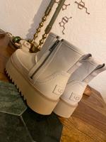 UGG Plateu beige neu Boots Frühling Niedersachsen - Alfeld (Leine) Vorschau