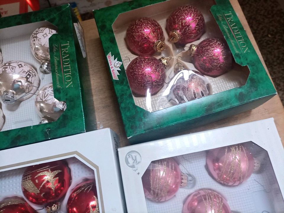 Weihnachtskugeln, Glas, ca. 70 Stück und eine Christbaumspitze in Brilon