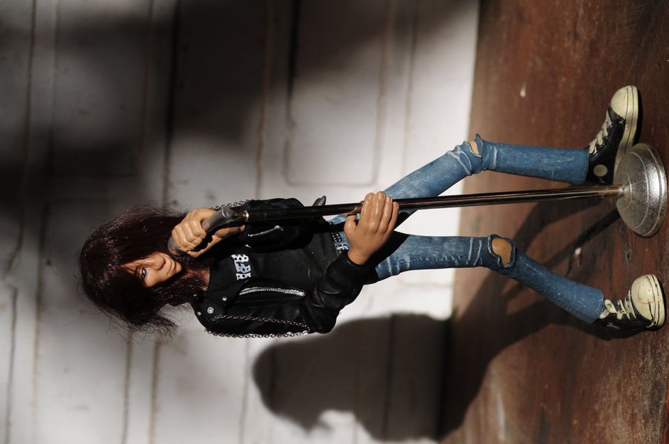 Joey Ramone Hey Ho Let's Go! Stronghold 12"" Figur mit Mikrofon in Hamburg