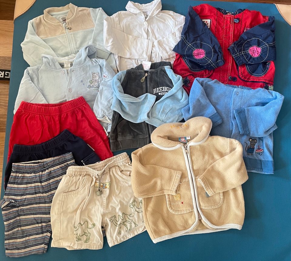 Paket mit Kinder-Kleidung in den Größen 62, 68 und 74 in Halle