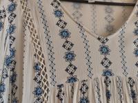 Sommerbluse weiß/ blau mit Spitzeneinsatz und tollem Print Hessen - Offenbach Vorschau