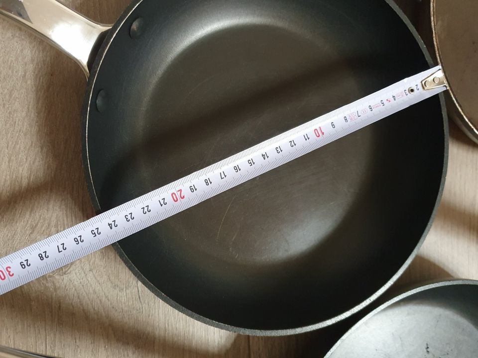 4 Pfannen / Bratpfannen - Kitchen Aid + TCM - Pfanne 24 + 28 cm in Hannover