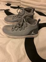 Nike Air Jordan Reveal Damen Sneakers 37,5 Grau Niedersachsen - Schüttorf Vorschau