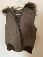 Ärmellose Jacke mit Kunstfell Kapuze Saarland - Schmelz Vorschau